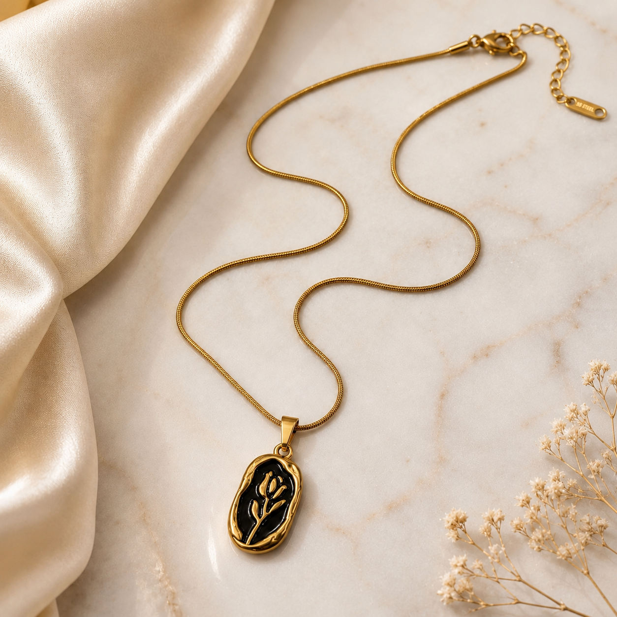 Noir Bloom Necklace